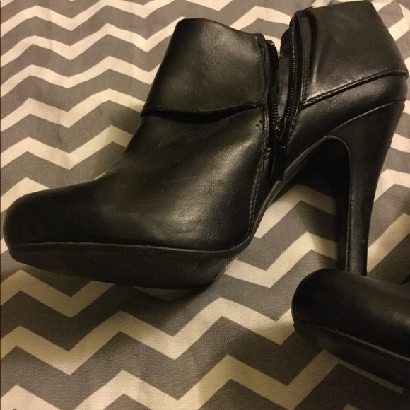 Black booties. Man - made material.♥️ - Picture 2 of 6